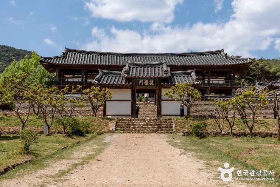屏山書院(安東・河回村・屏山書院)