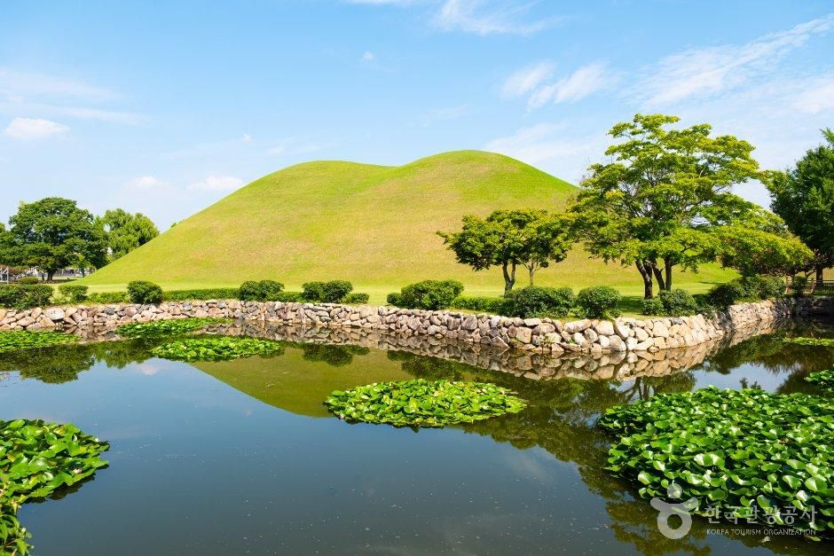 大陵苑・天馬塚(慶州・大陵苑・皇理団キル・市街中心部)