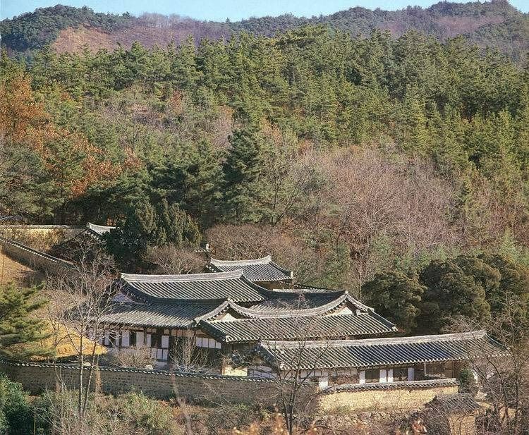 良洞村(慶州・北部郊外(良洞村・玉山書院))